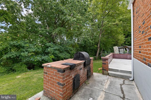 2 SKELTON DR, New Castle, DE 19720