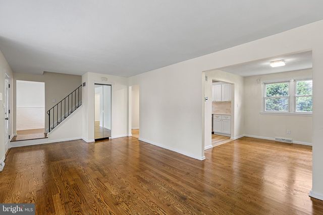 2 SKELTON DR, New Castle, DE 19720