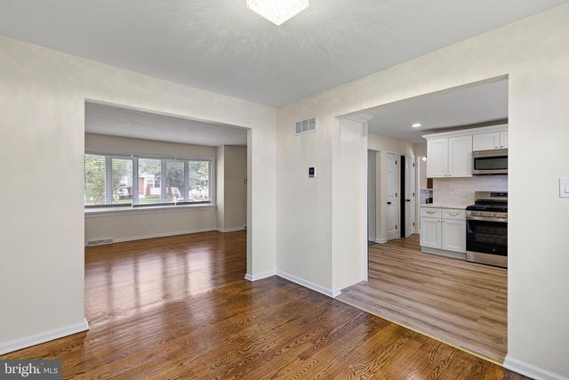 2 SKELTON DR, New Castle, DE 19720