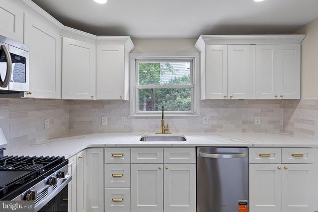 2 SKELTON DR, New Castle, DE 19720