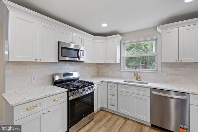 2 SKELTON DR, New Castle, DE 19720