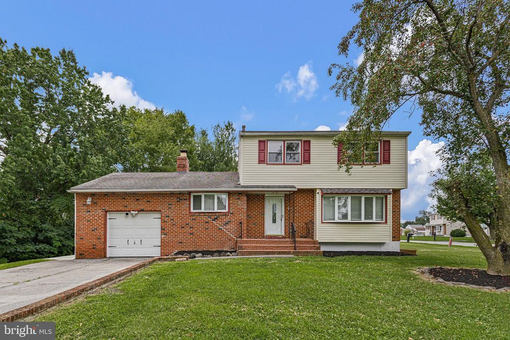 2 SKELTON DR, New Castle, DE 19720