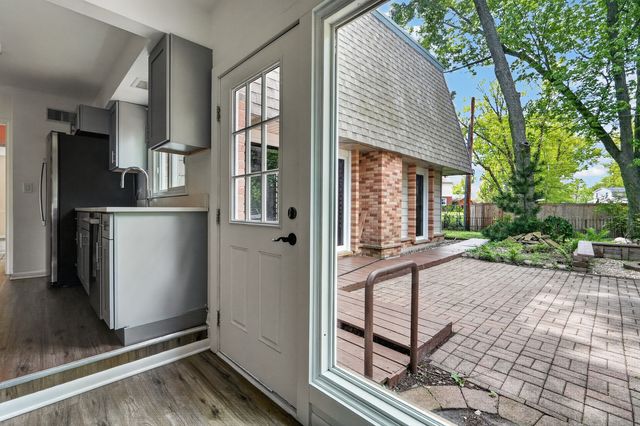 208 Pine Street, Deerfield, IL 60015