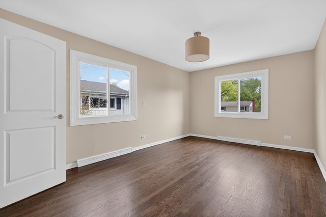 208 Pine Street, Deerfield, IL 60015