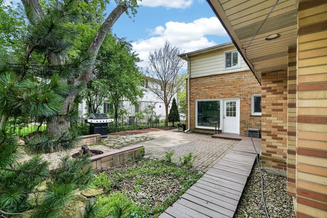 208 Pine Street, Deerfield, IL 60015