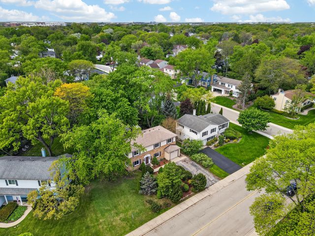 208 Pine Street, Deerfield, IL 60015