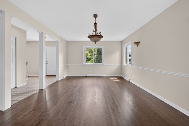 208 Pine Street, Deerfield, IL 60015