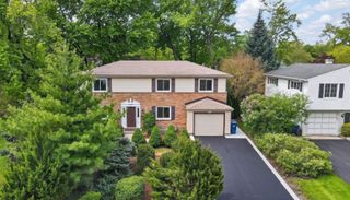 208 Pine Street, Deerfield, IL 60015