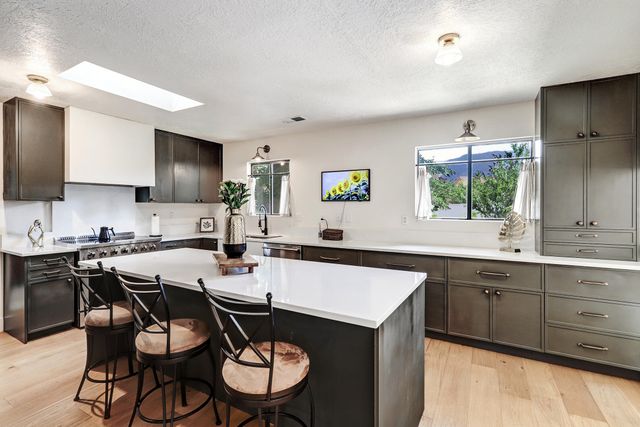 7416 DON TOMAS Lane NE, Albuquerque, NM 87109