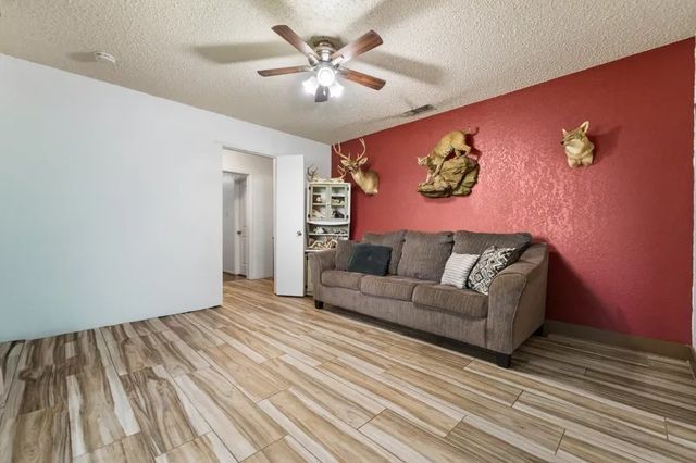 8085 Jackson Road, Krum, TX 76249