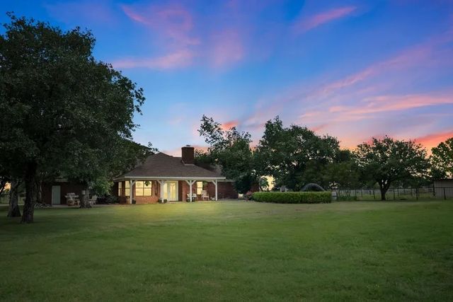 8085 Jackson Road, Krum, TX 76249
