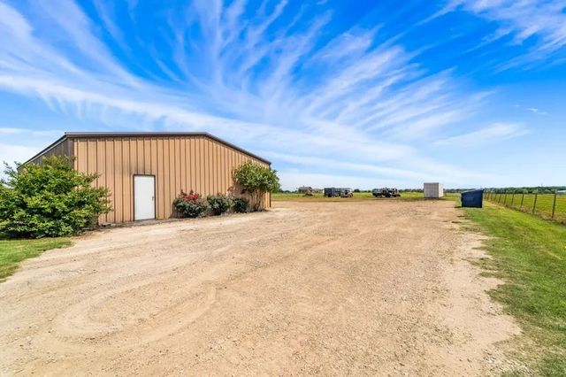 8085 Jackson Road, Krum, TX 76249