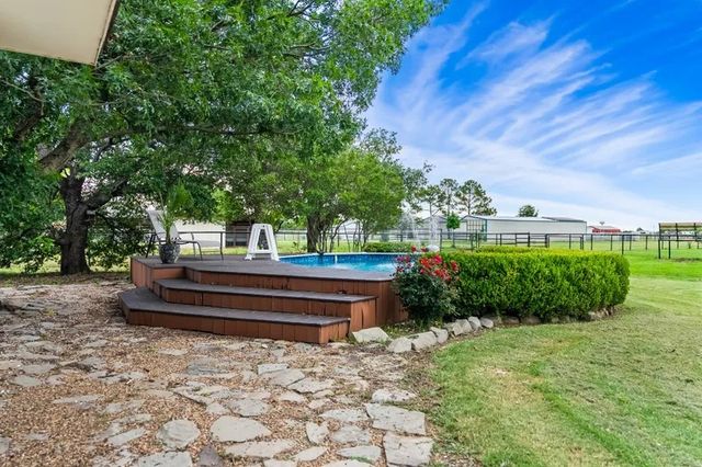 8085 Jackson Road, Krum, TX 76249