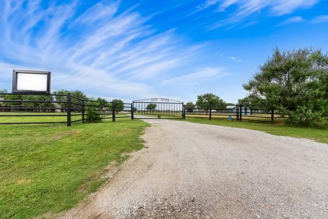 8085 Jackson Road, Krum, TX 76249