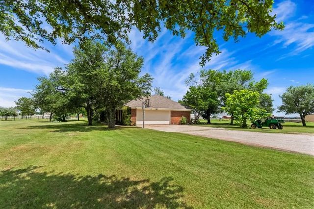 8085 Jackson Road, Krum, TX 76249