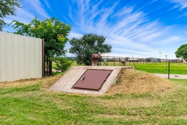 8085 Jackson Road, Krum, TX 76249