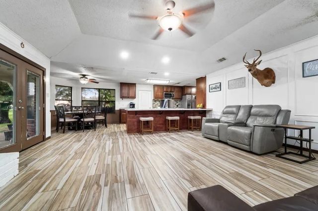 8085 Jackson Road, Krum, TX 76249