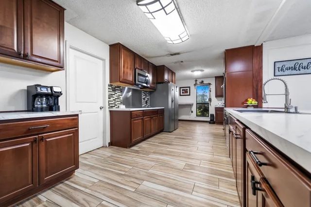 8085 Jackson Road, Krum, TX 76249