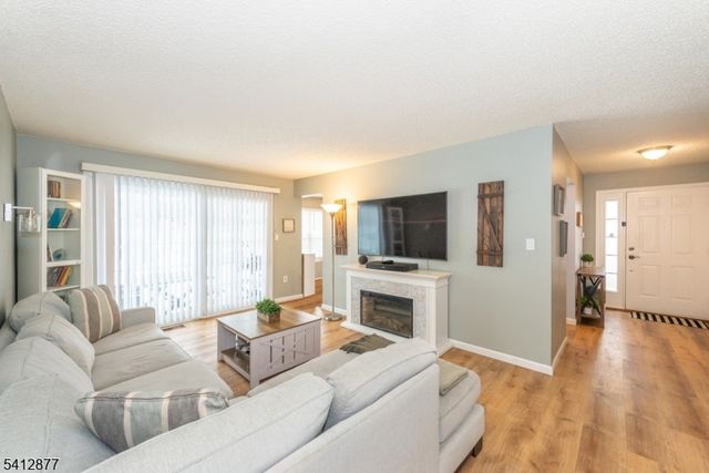 110 Arbor Way, Branchburg Twp., NJ 08876