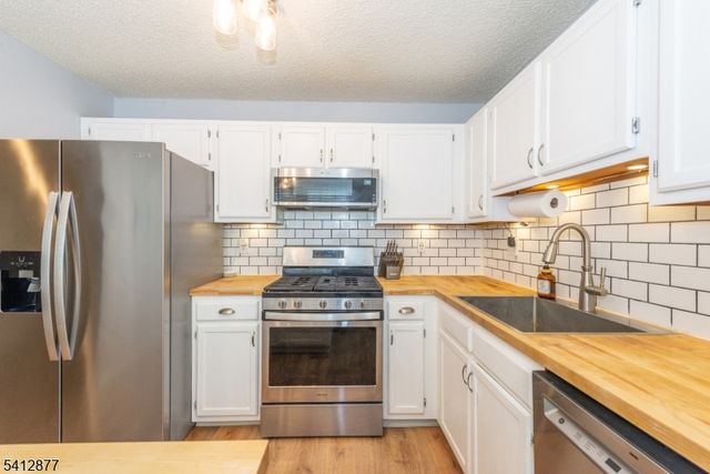 110 Arbor Way, Branchburg Twp., NJ 08876