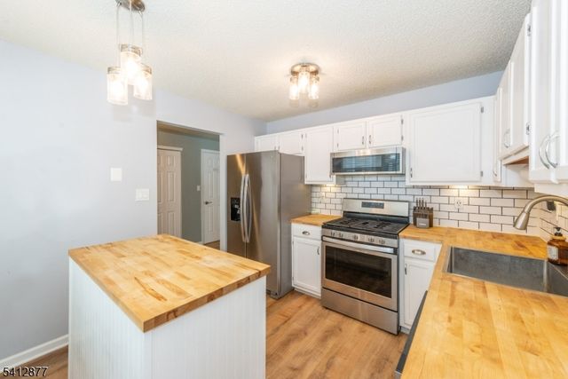 110 Arbor Way, Branchburg Twp., NJ 08876