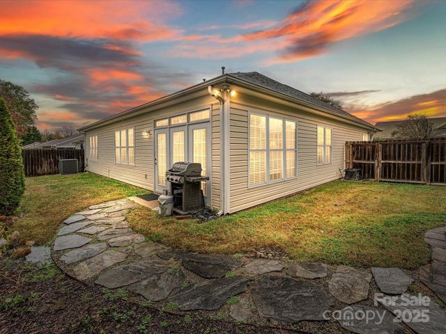 407 Ridgely Green Drive, Pineville, NC 28134