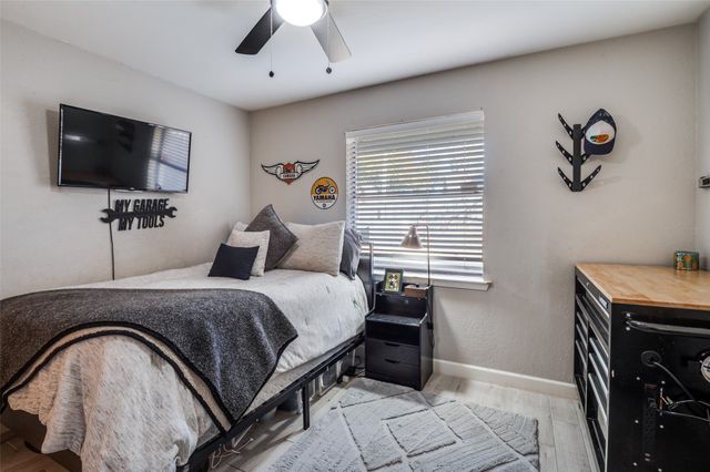 5009 Fairmount Drive, Arlington, TX 76017