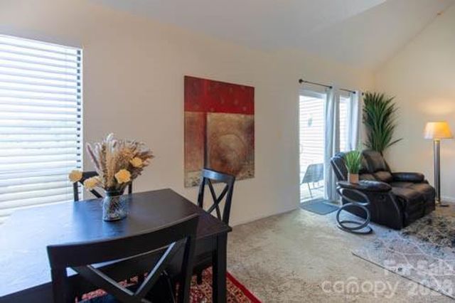 1050 21st Avenue Avenue NW 90, Hickory, NC 28604