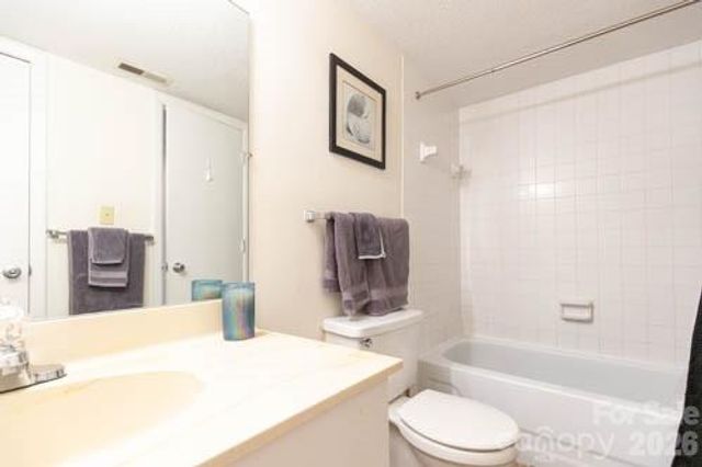 1050 21st Avenue Avenue NW 90, Hickory, NC 28604