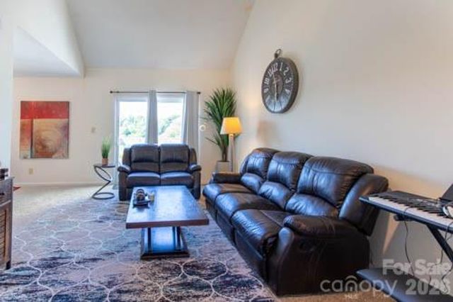 1050 21st Avenue Avenue NW 90, Hickory, NC 28604