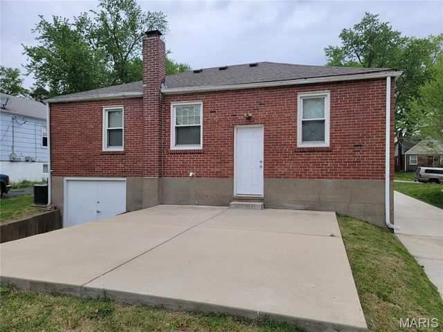 225 S Barat Avenue, Ferguson, MO 63135