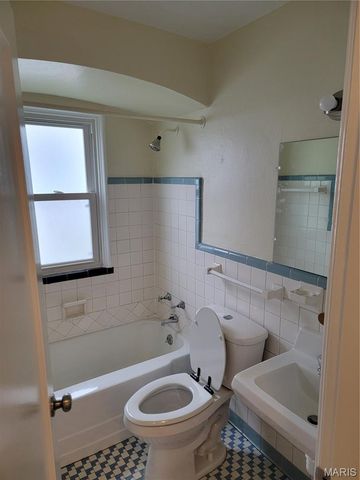 225 S Barat Avenue, Ferguson, MO 63135
