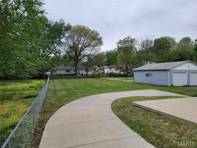 225 S Barat Avenue, Ferguson, MO 63135