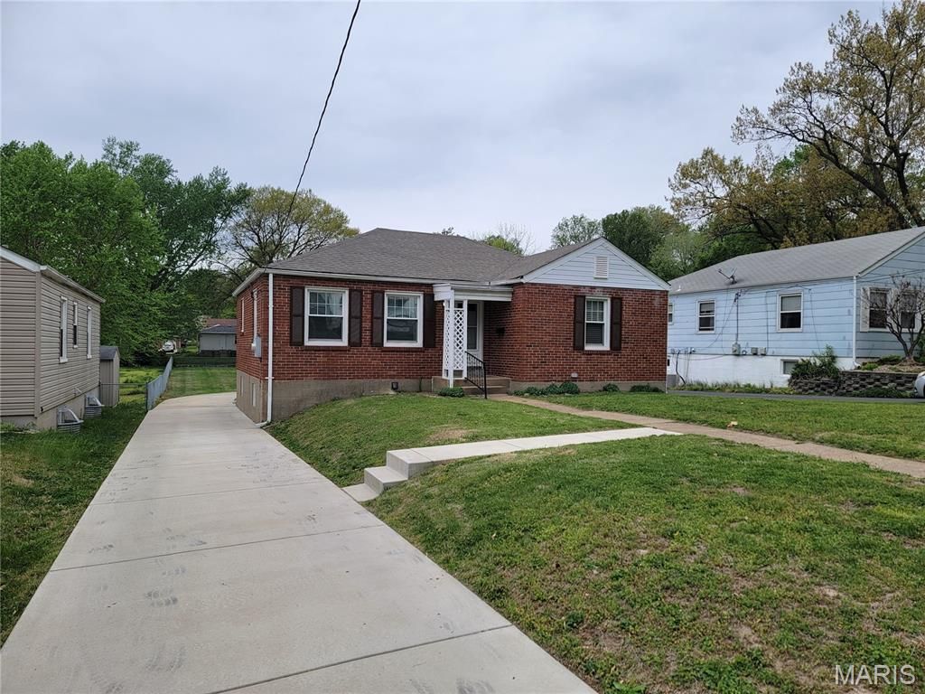 225 S Barat Avenue, Ferguson, MO 63135