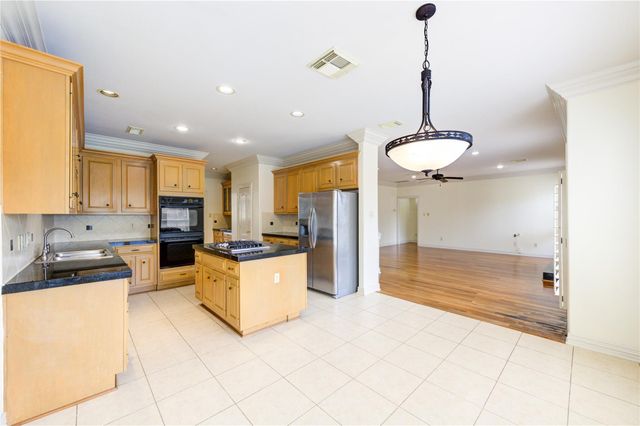 1502 Ashbury Park Lane, Houston, TX 77077