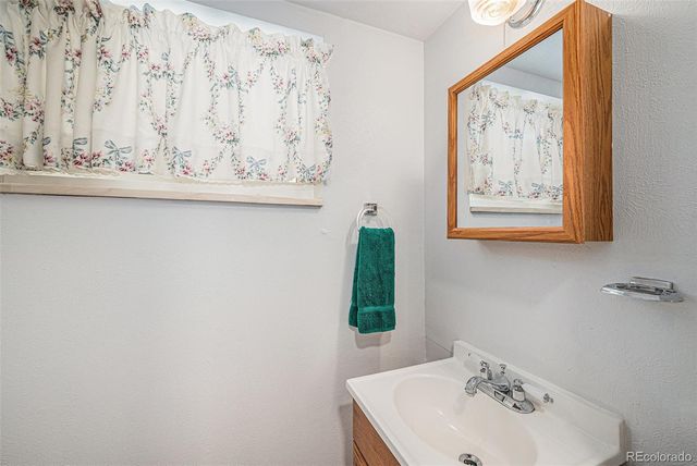 6413 W 76th Avenue, Arvada, CO 80003