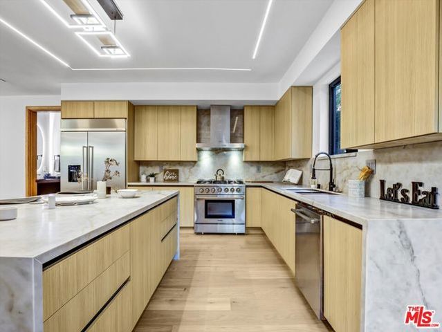 3943 Wade Street, Los Angeles, CA 90066