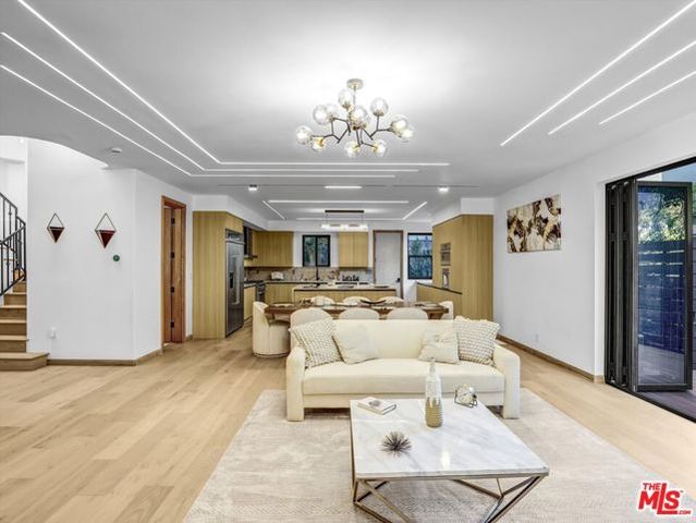 3943 Wade Street, Los Angeles, CA 90066