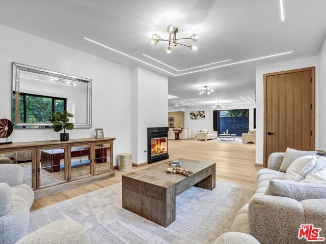 3943 Wade Street, Los Angeles, CA 90066