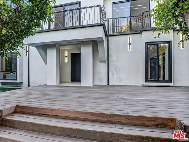 3943 Wade Street, Los Angeles, CA 90066