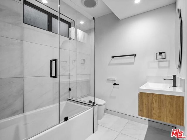 3943 Wade Street, Los Angeles, CA 90066