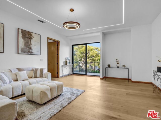 3943 Wade Street, Los Angeles, CA 90066