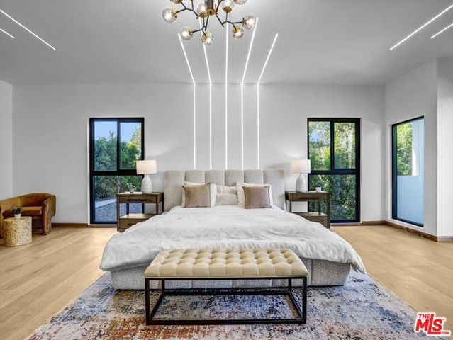 3943 Wade Street, Los Angeles, CA 90066