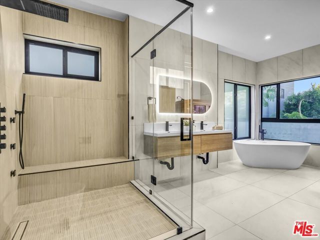3943 Wade Street, Los Angeles, CA 90066