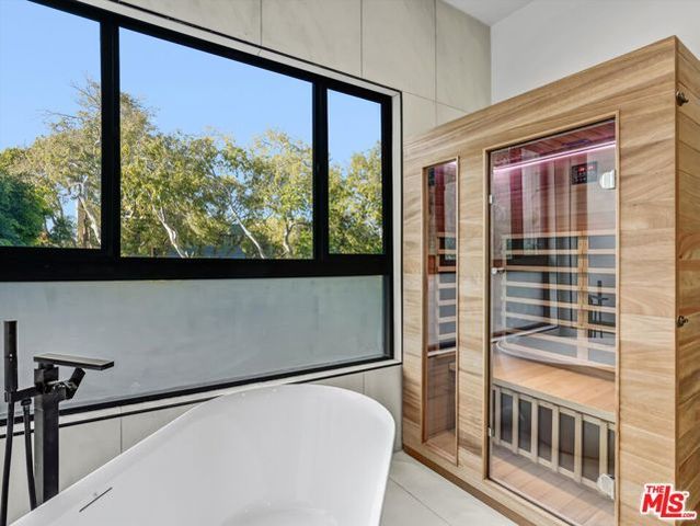 3943 Wade Street, Los Angeles, CA 90066