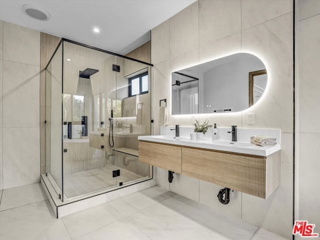 3943 Wade Street, Los Angeles, CA 90066
