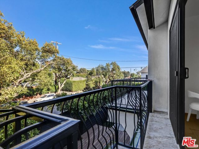 3943 Wade Street, Los Angeles, CA 90066