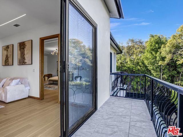 3943 Wade Street, Los Angeles, CA 90066
