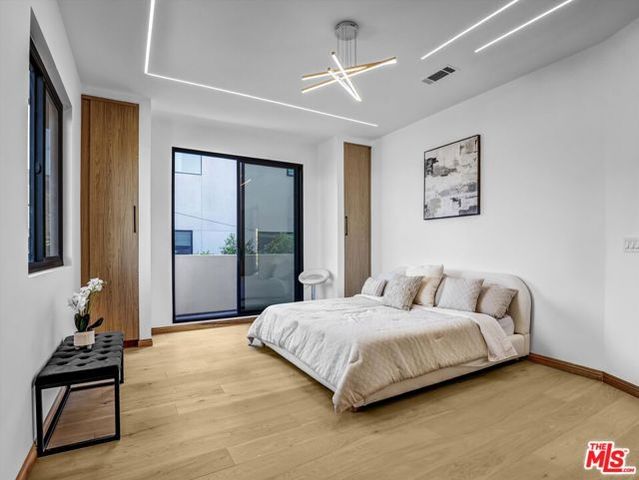 3943 Wade Street, Los Angeles, CA 90066