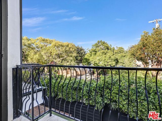 3943 Wade Street, Los Angeles, CA 90066